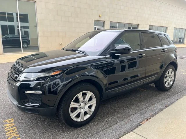 2019 Land Rover Range Rover Evoque SE's photo