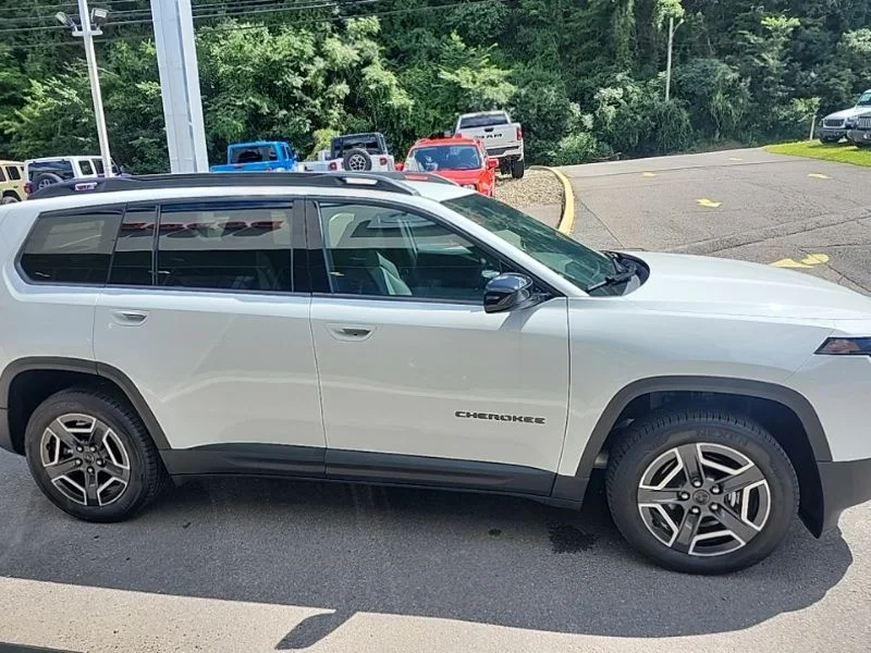 Used 2026 White Jeep Laredo image 6