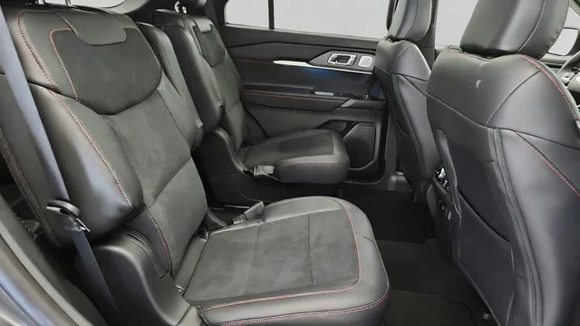 2026 Ford Explorer ST - Photo 25