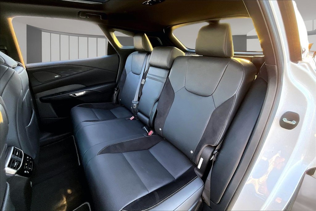 Used 2023 Ultra White Lexus 500h F SPORT Performance image 20