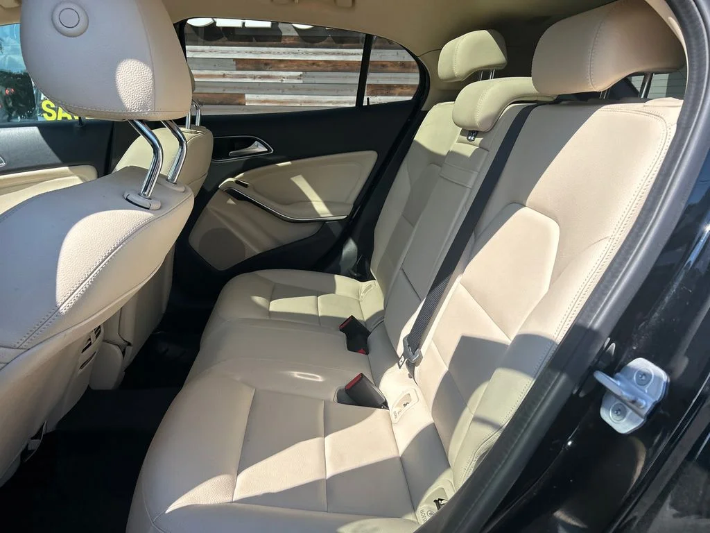Used 2018 Black Mercedes-Benz GLA 250 image 23