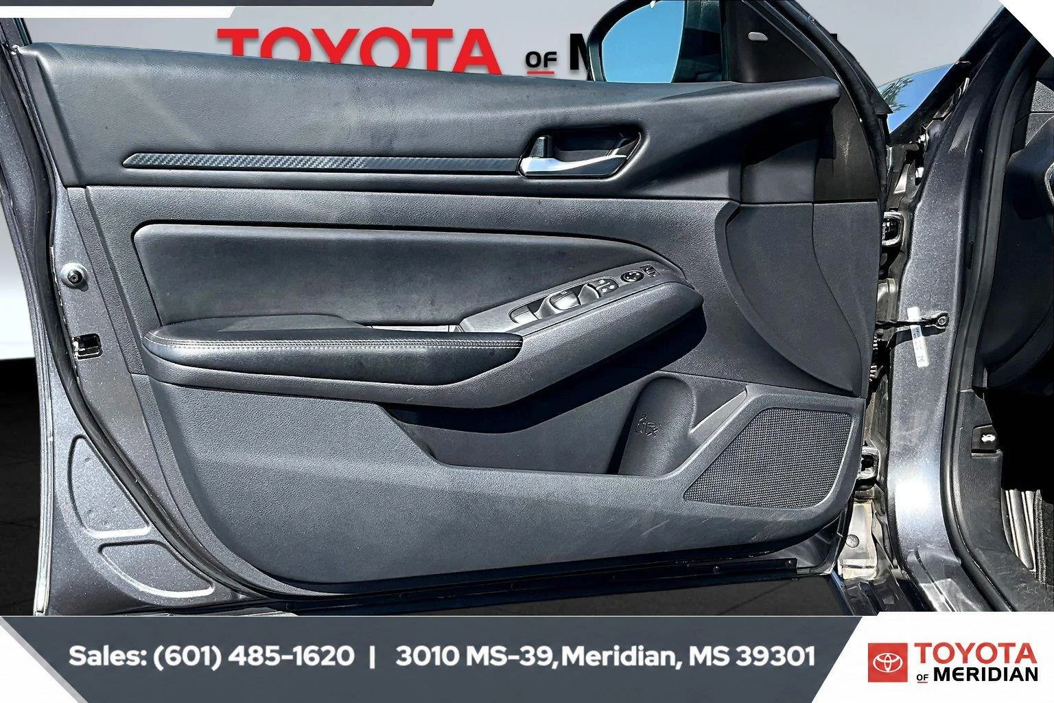 Used 2025 Gun Metallic Nissan SV image 17