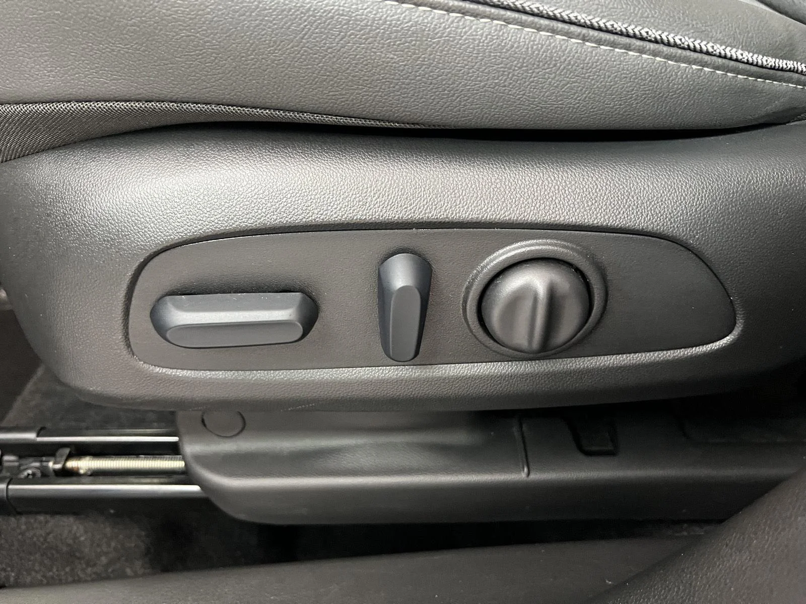 Used 2024 Ocean Blue Metallic Buick Preferred image 5
