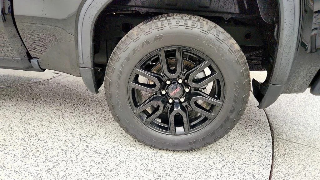 Used 2023 Onyx Black GMC 4WD Crew Cab 147