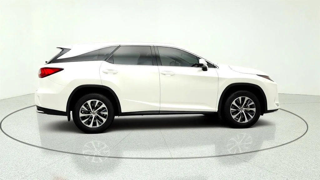 Used 2022 Eminent White Pearl Lexus RX 350L AWD w/ Premium Package & Heated/Ventilated Seats image 4