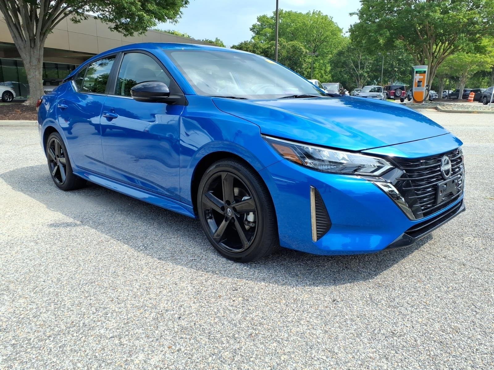 Used 2025 Electric Blue Metallic Nissan SR image 4