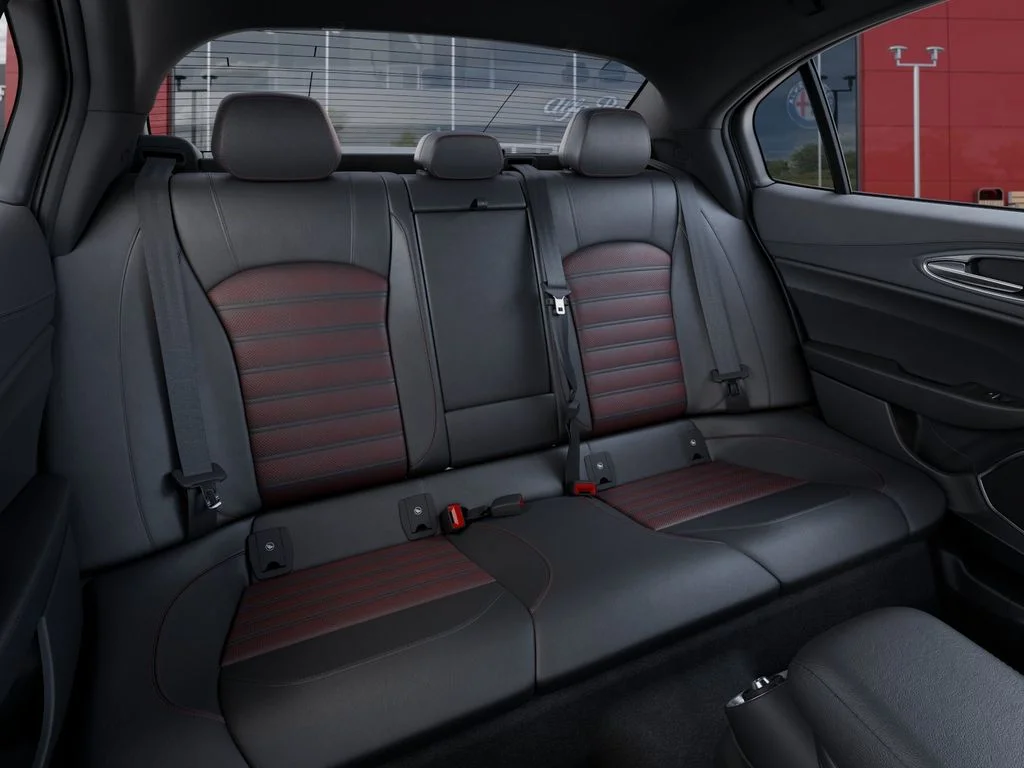 2025 Alfa Romeo Giulia Tributo Italiano - Photo 16