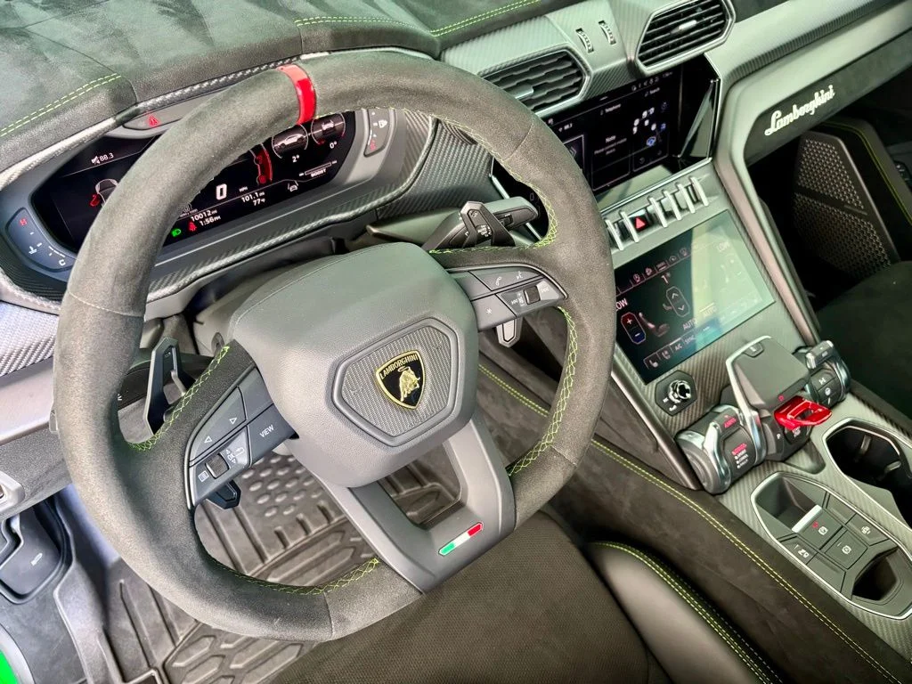 Used 2024 Green Lamborghini Performante image 14