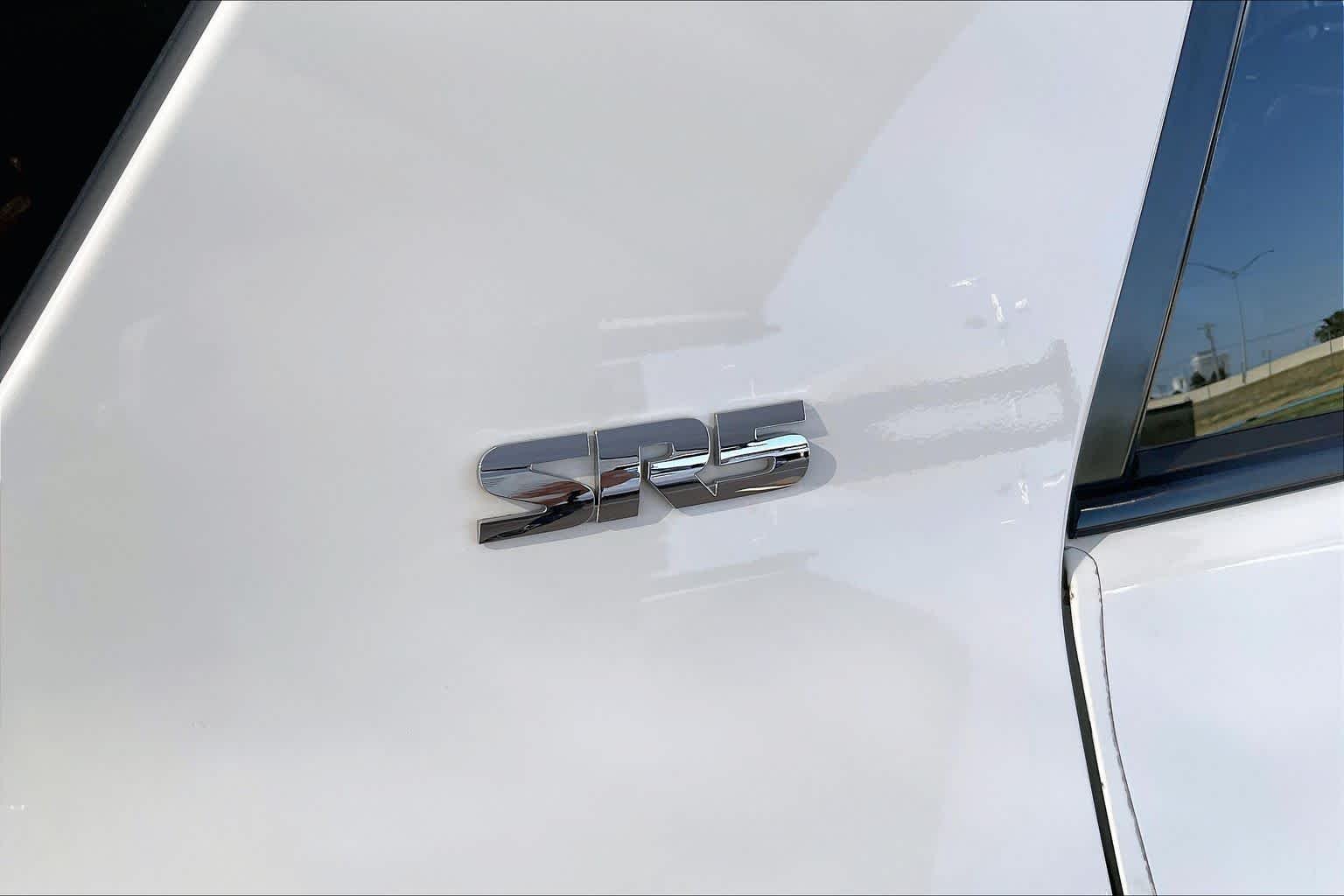 Used 2019 Super White Toyota SR5 image 10
