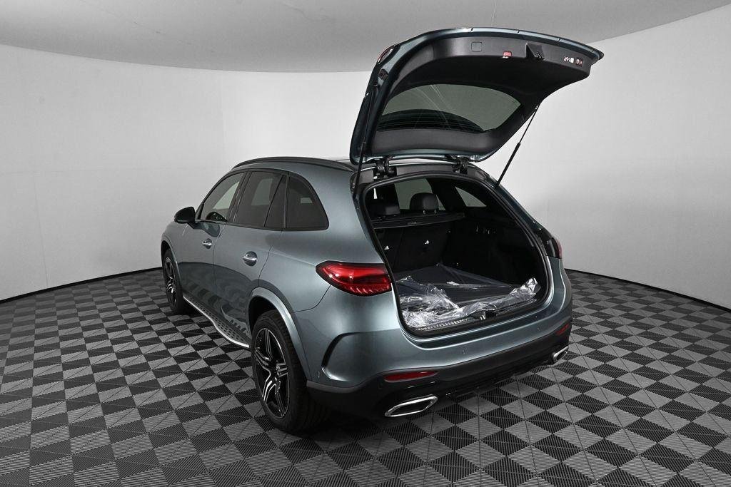 New 2026 Verde Silver Metallic Mercedes-Benz GLC 300 image 31