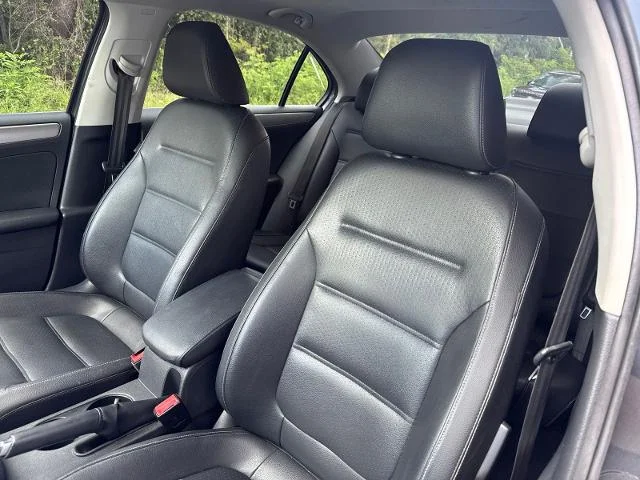 Used 2018 Platinum Gray Metallic Volkswagen  image 33