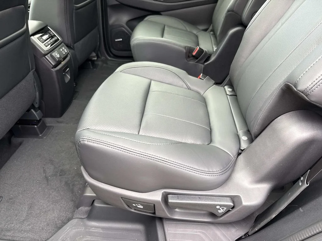 New 2026 ICE SILVER METALLIC Subaru Touring 7-Passenger image 14