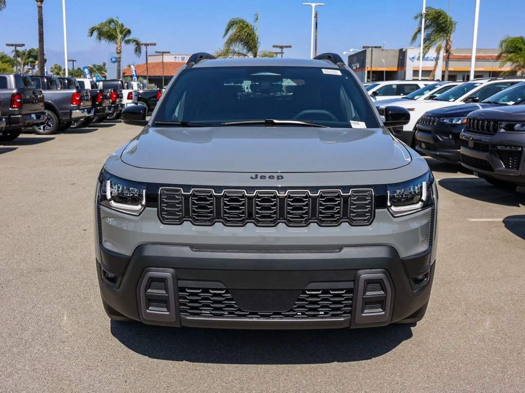 New 2026 Sting-Gray Clear-Coat Exterior Paint Jeep Limited image 8