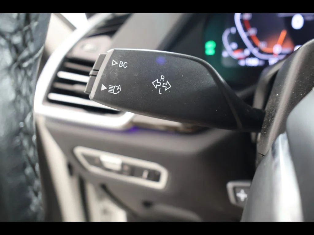Used 2023 White BMW sDrive40i image 29