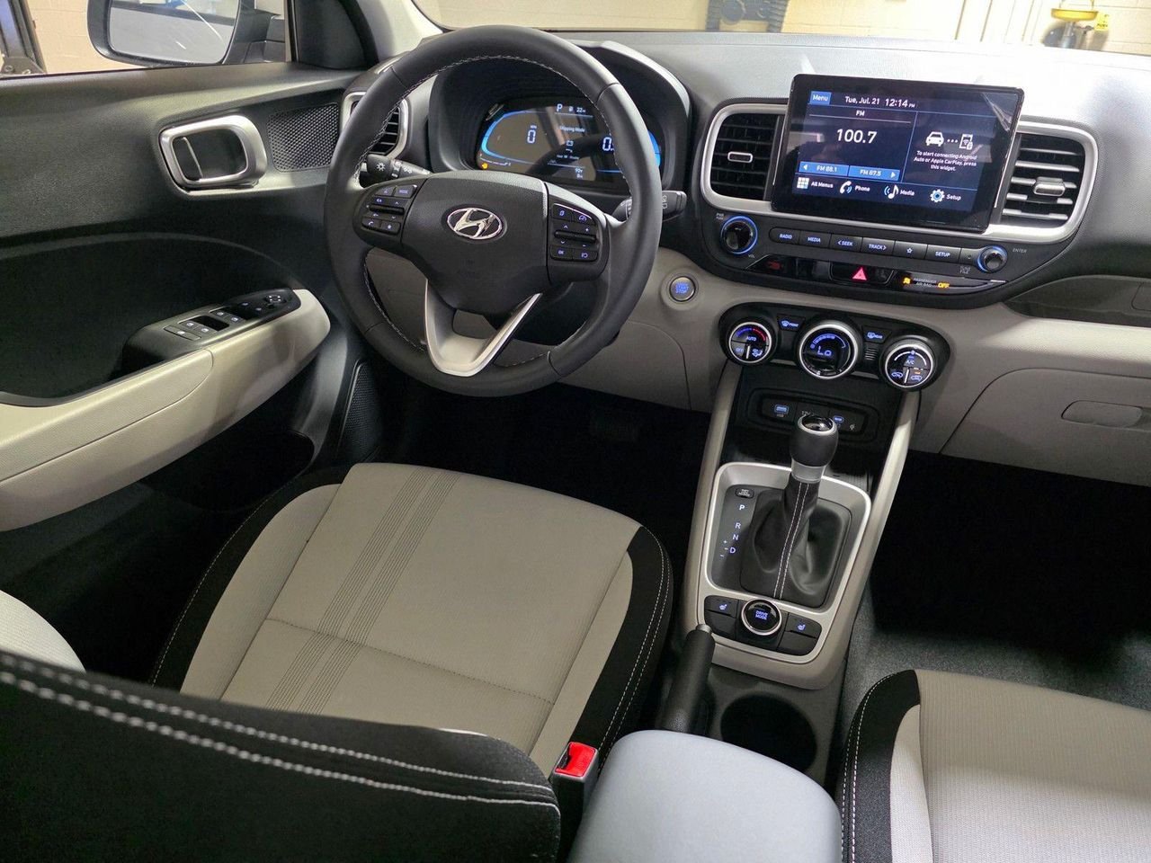 New 2026 Shimmering Silver Hyundai SEL image 19