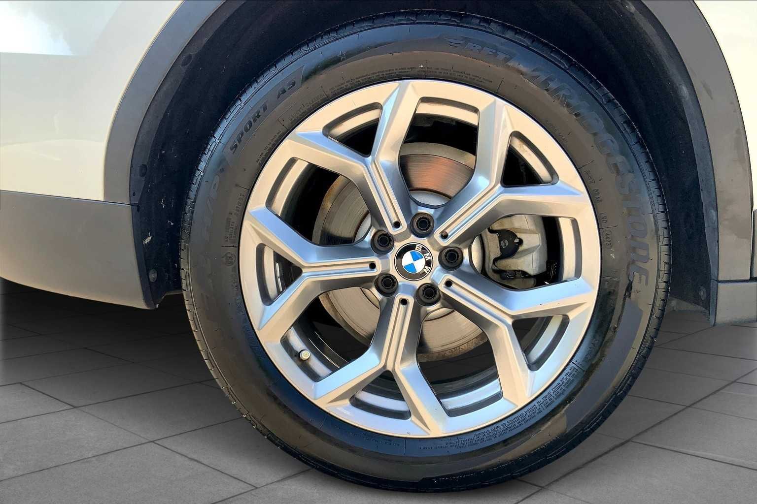 Used 2020 Mineral White Metallic BMW xDrive30i image 10