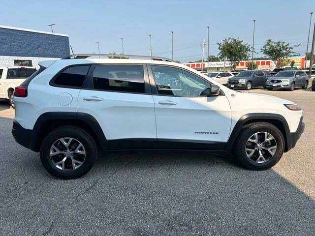 Used 2016 Bright White Clearcoat Jeep Trailhawk image 6