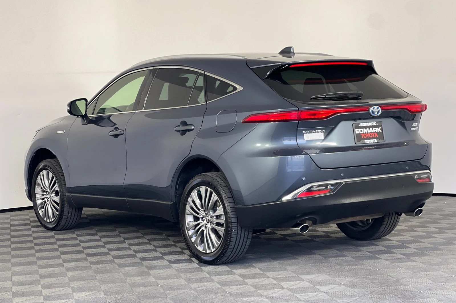 Used 2021 Coastal Gray Metallic Toyota XLE image 5