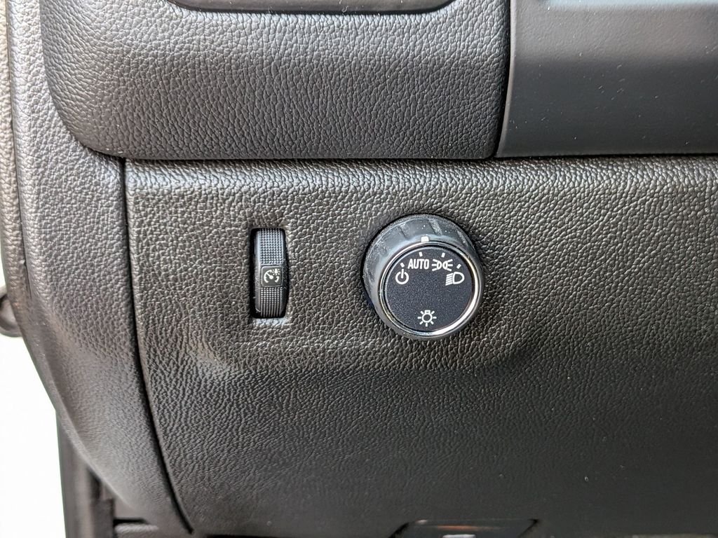 Used 2022 White Chevrolet LT image 18