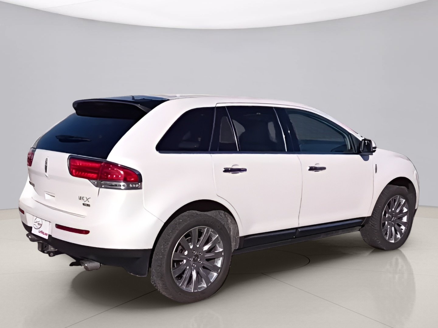 Used 2013 White Lincoln AWD image 5