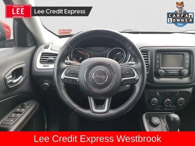 Used 2018 Redline Pearlcoat Jeep Latitude image 12