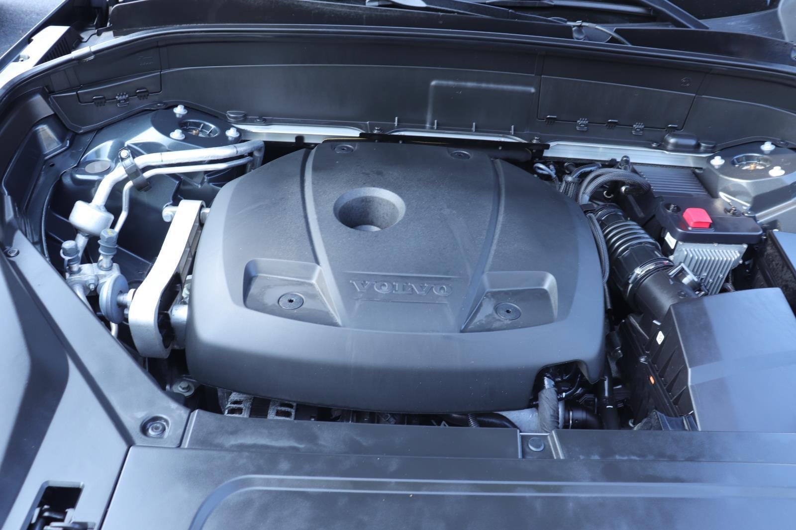 Used 2022 Savile Grey Metallic Volvo Momentum image 41