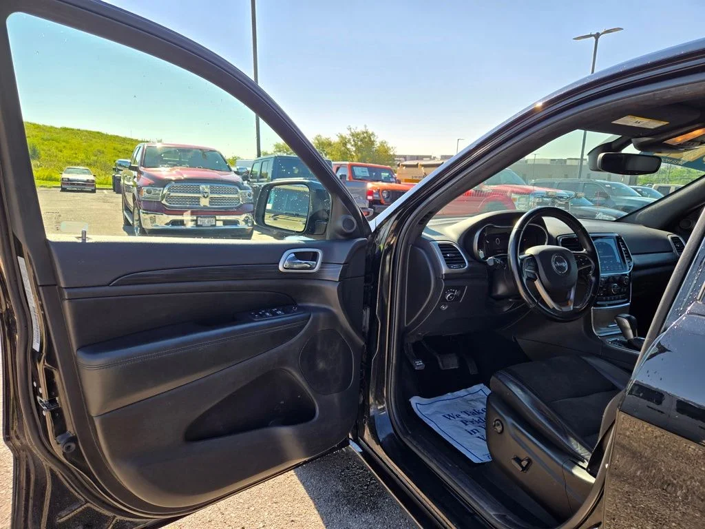 Certified Used 2020 Black Jeep Altitude image 13
