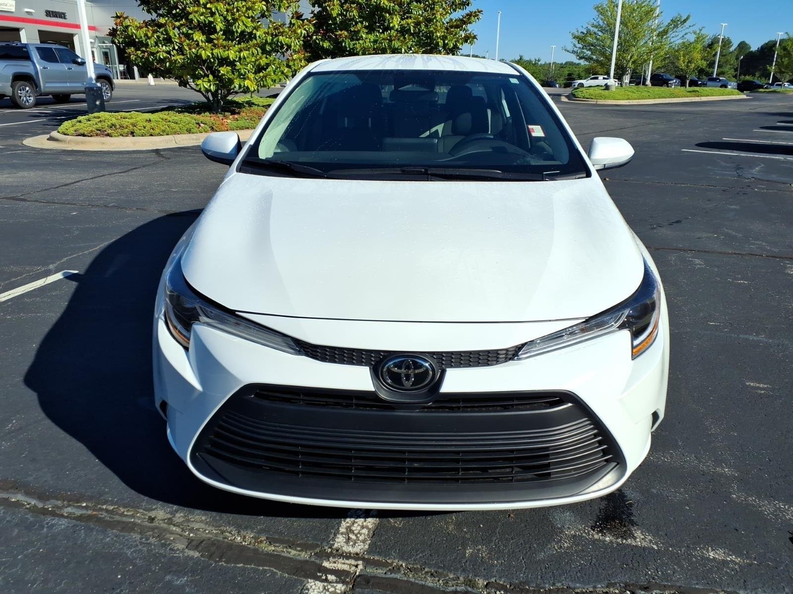 Used 2026 Wind Chill Pearl Toyota LE image 7