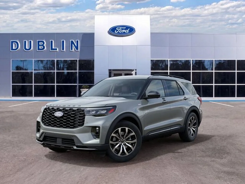 New 2027 Avalanche Gray Ford ST-Line image 2