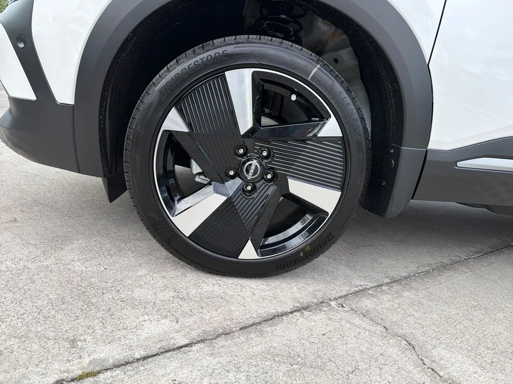 New 2026 White Nissan SR image 12