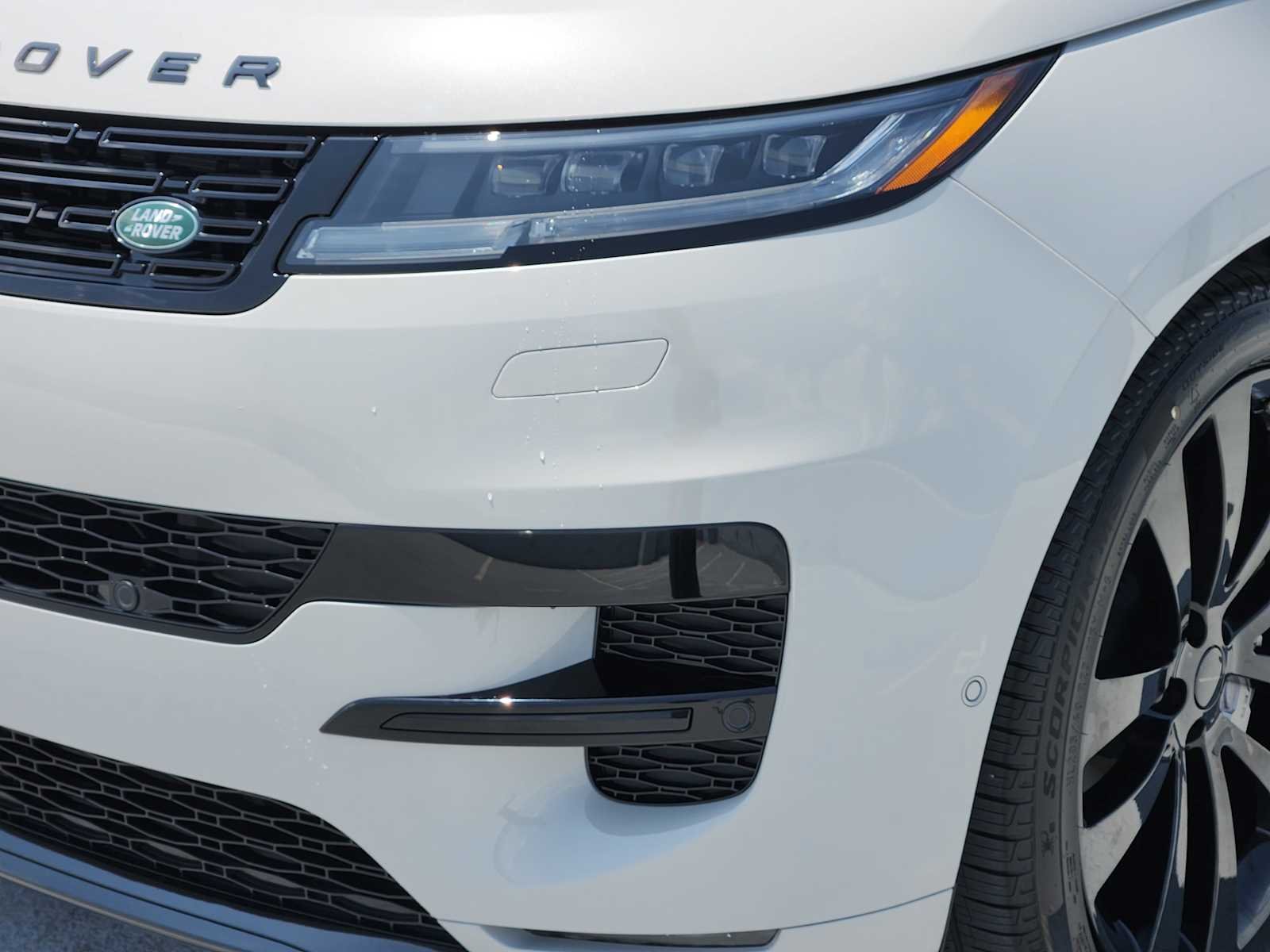 New 2026 Borasco Grey LAND ROVER Dynamic SE image 8