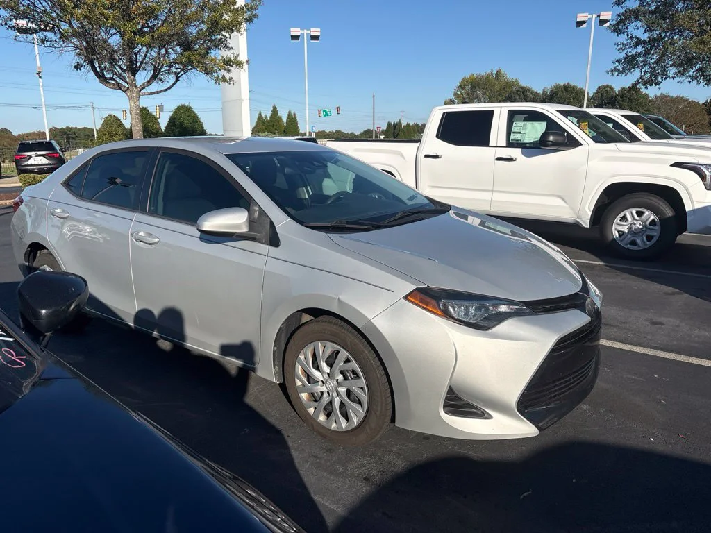 Used 2019 Silver Toyota L image 4