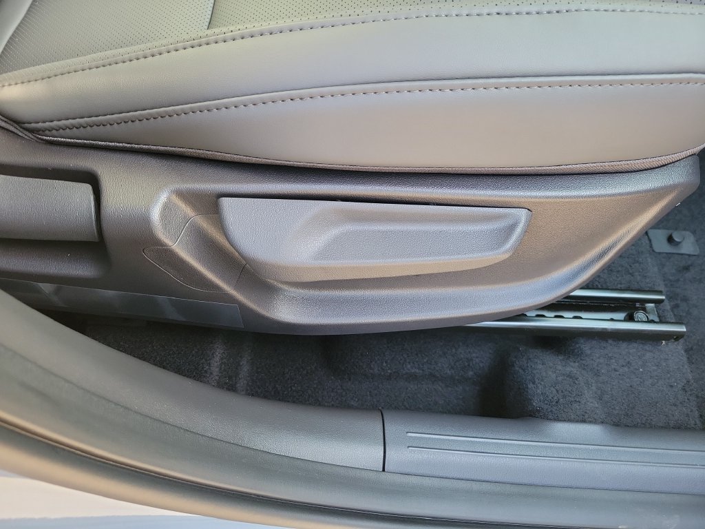 New 2027 Pale Gray Kia EX image 9