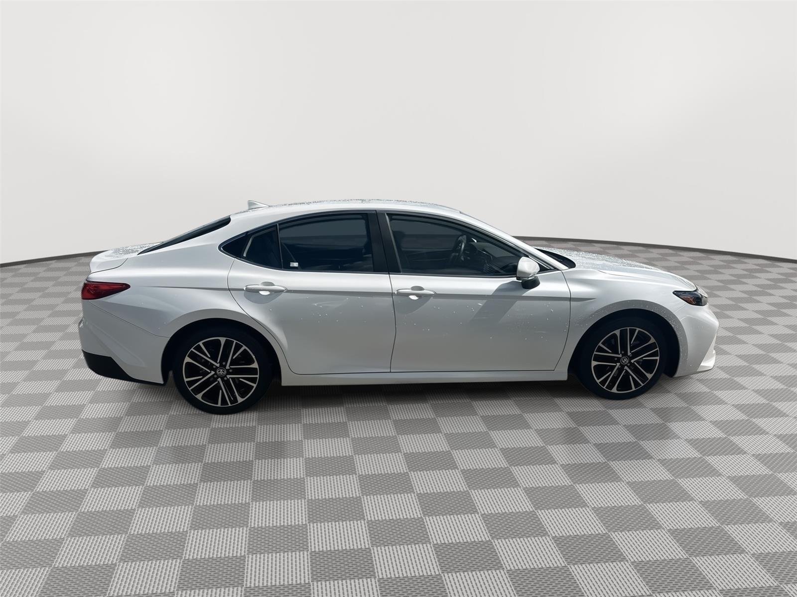Used 2025 Wind Chill Pearl Toyota XLE image 4