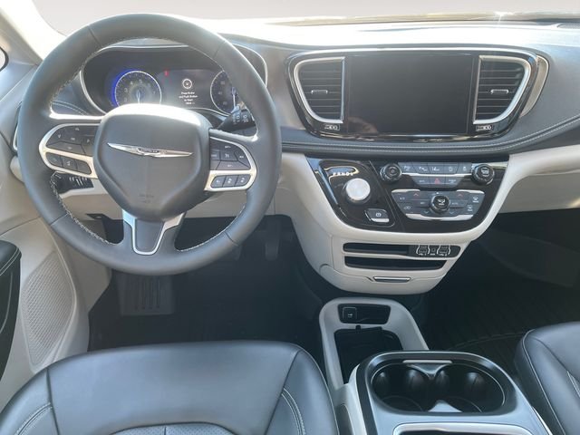 Used 2023 White Chrysler Touring L image 11