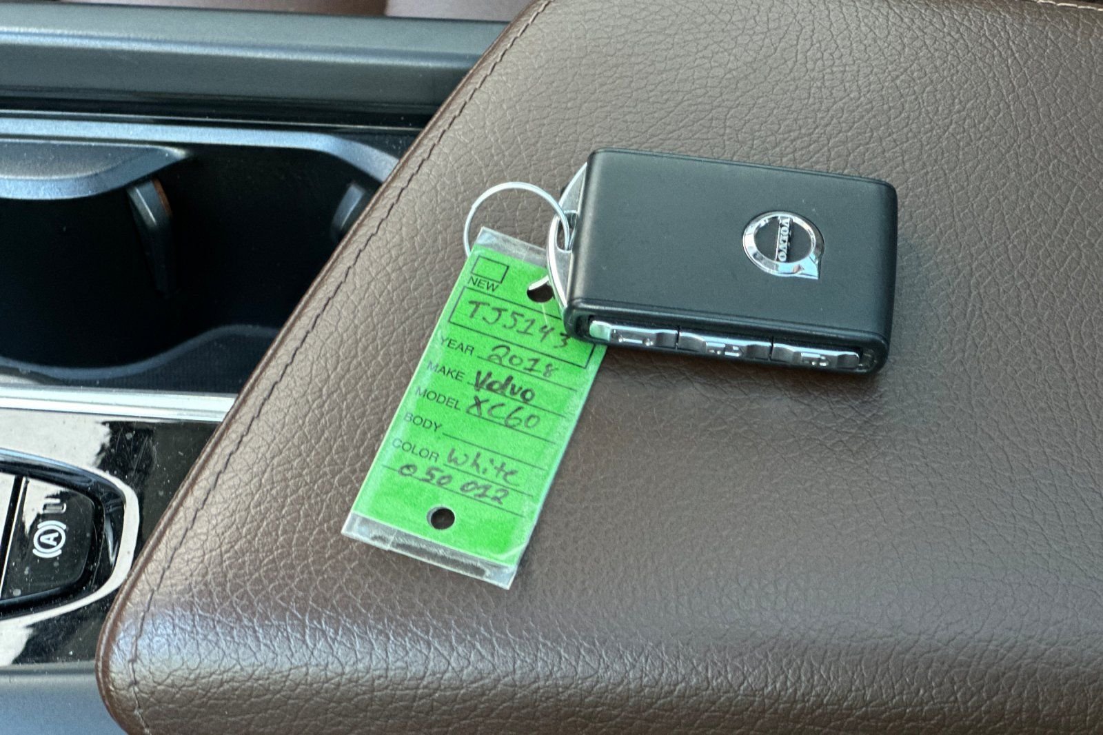 Used 2018 White Volvo T8 Inscription image 32