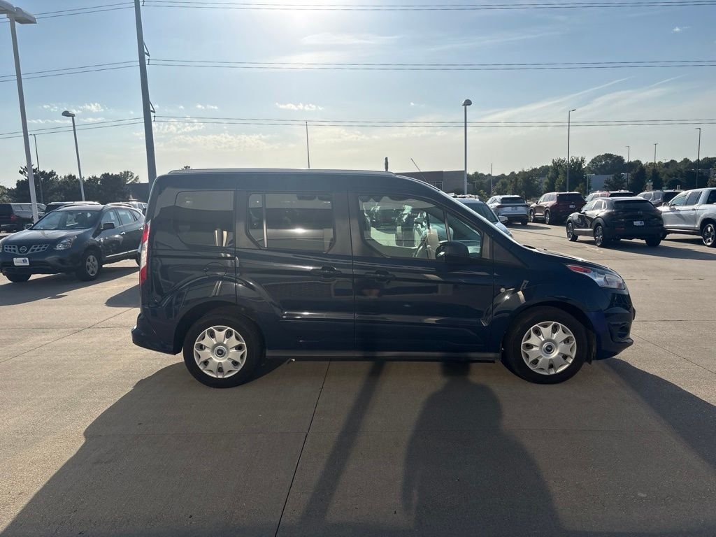 Used 2017 Dark Blue Ford XLT image 4