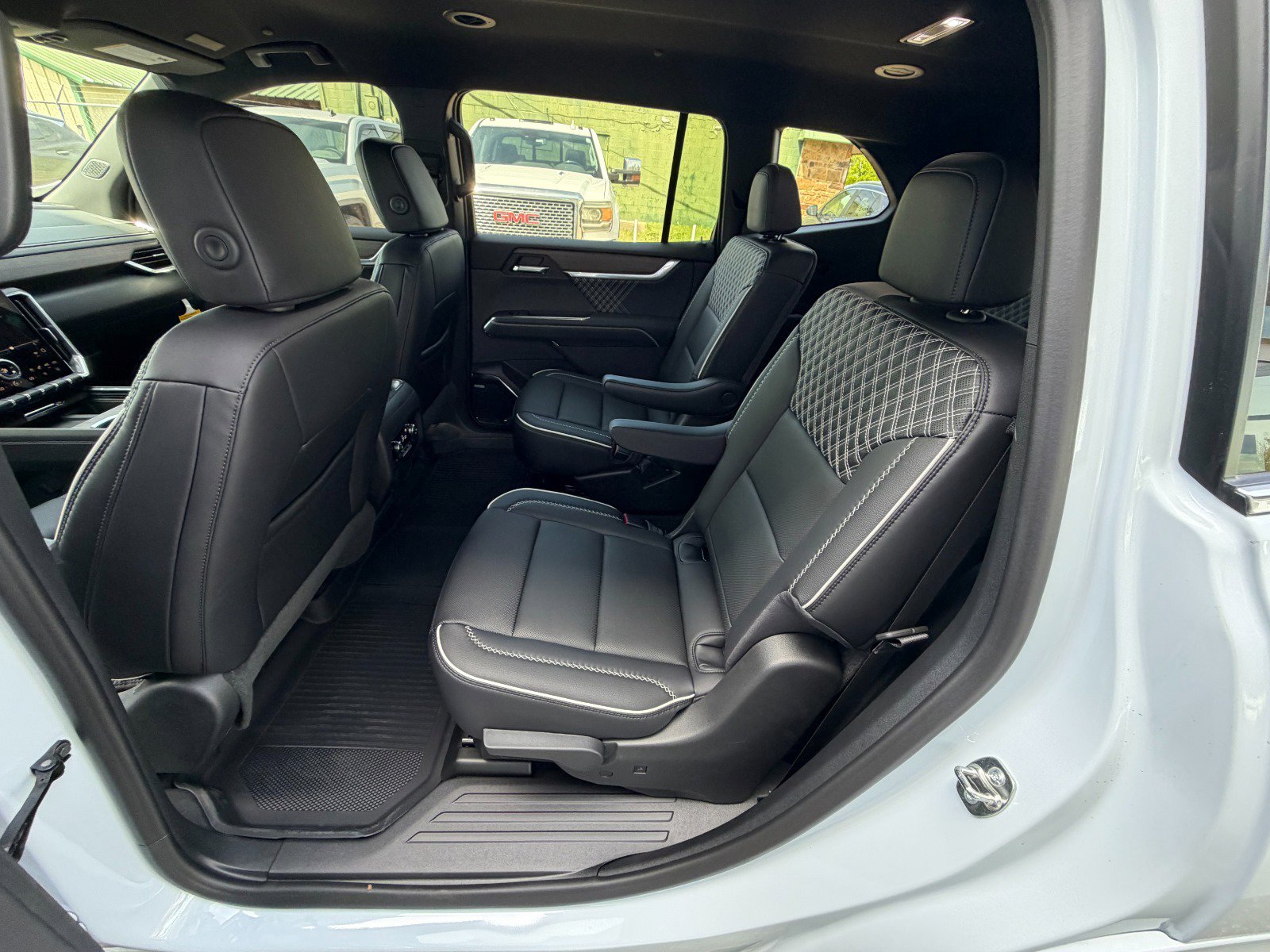 2026 GMC Acadia Denali - Photo 21