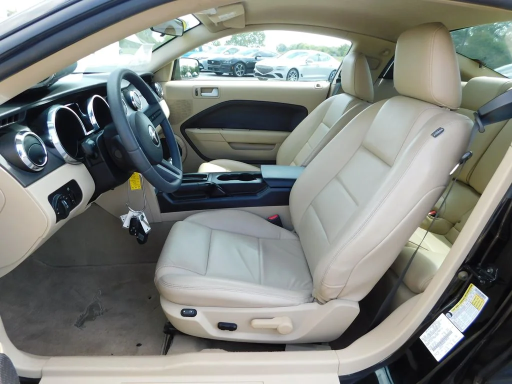 Used 2008 Black Ford V6 Premium image 12