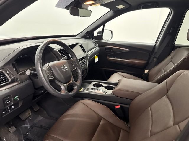 Used 2025 Red Honda EX-L image 17
