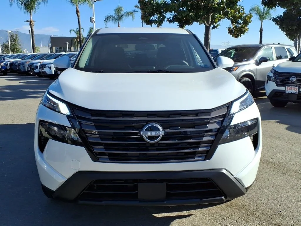New 2026 Everest White Pearl TriCoat Nissan SV image 5