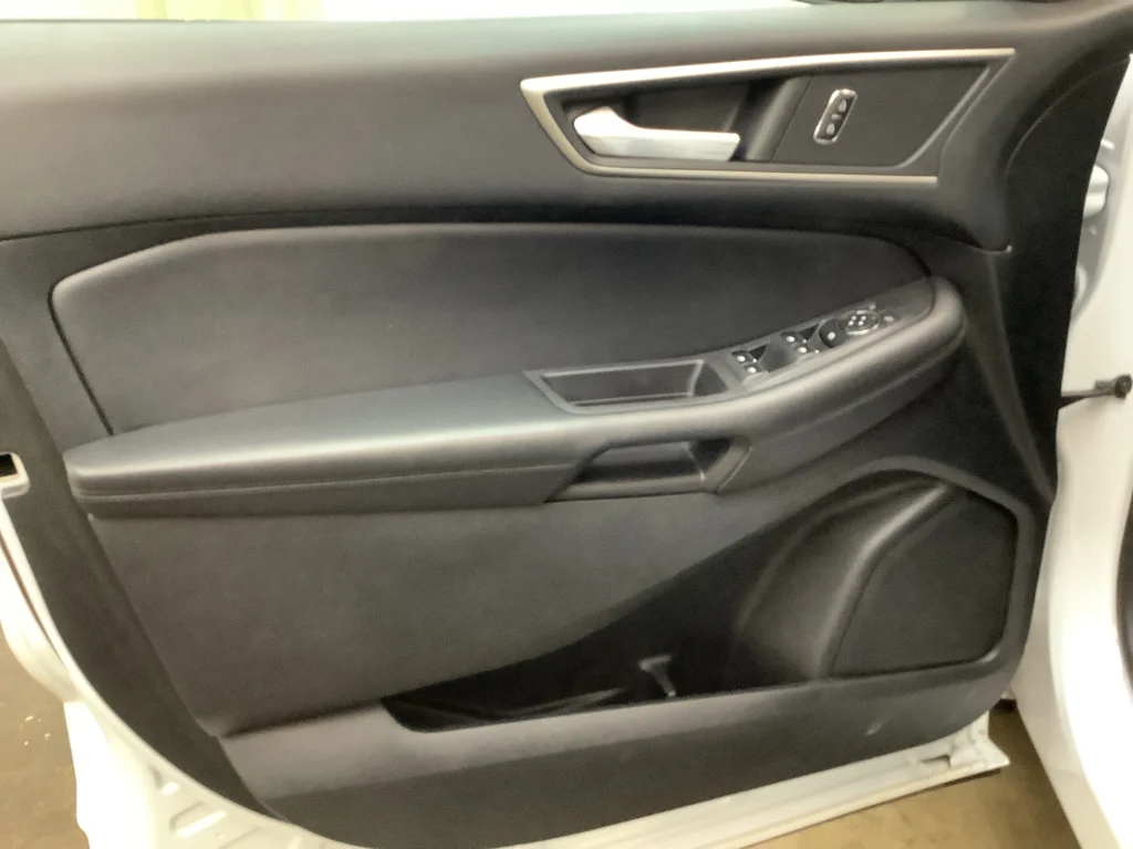 Used 2022 Oxford White Ford SEL image 11