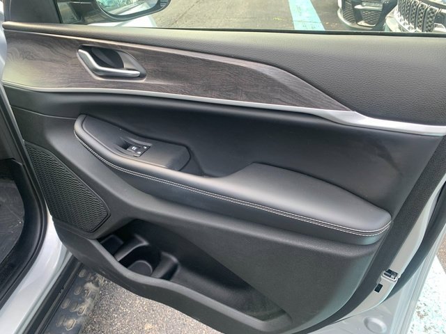 Used 2023 Silver Jeep Limited image 13