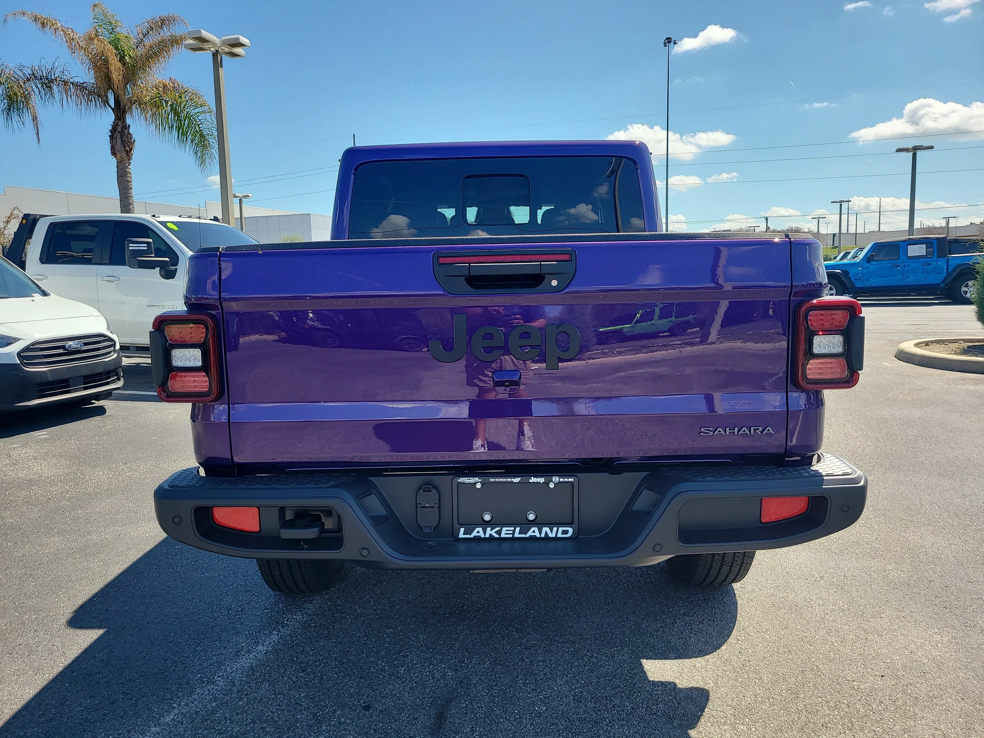 New 2026 Reign Jeep Sahara image 7