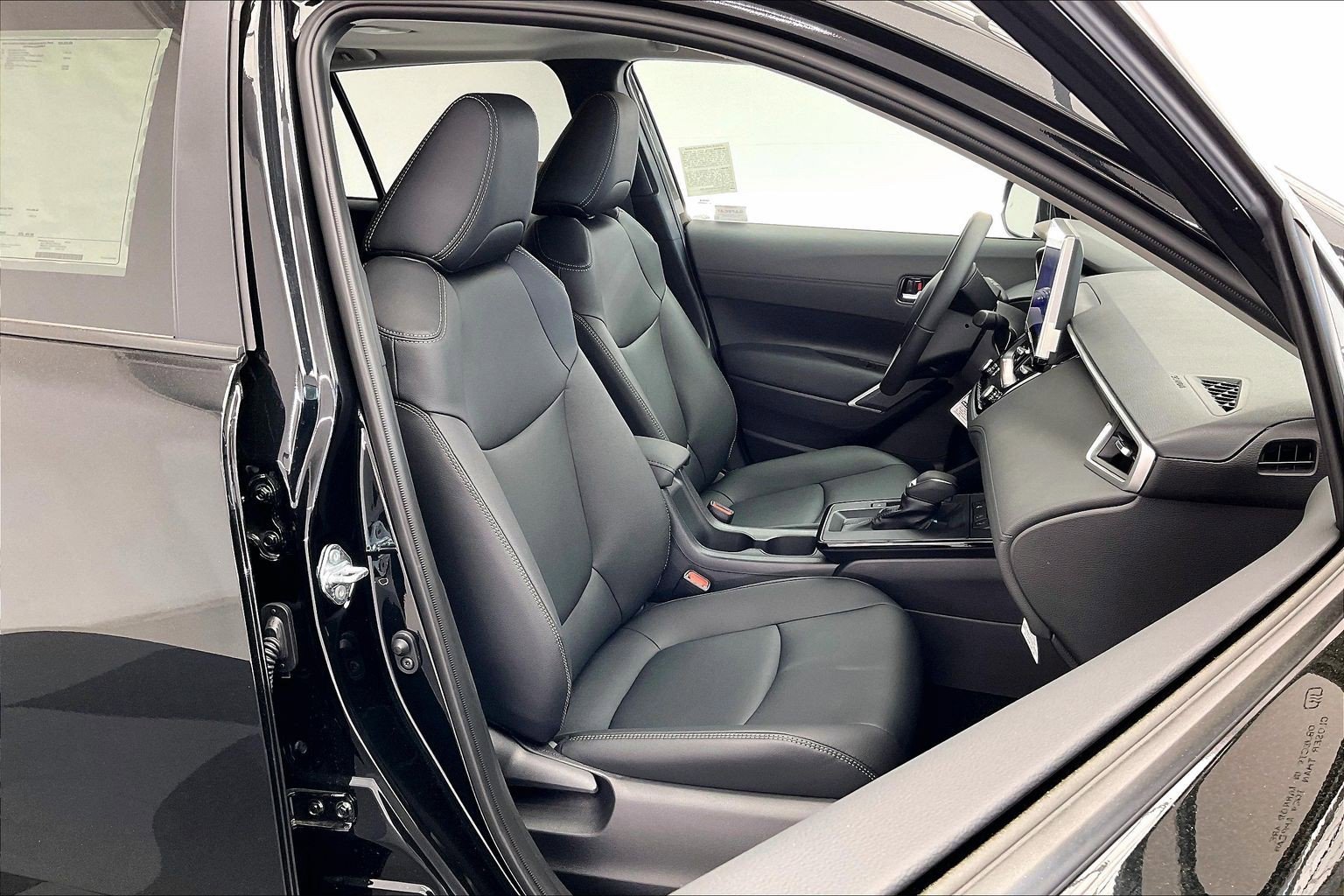 2026 Toyota Corolla Cross XLE - Photo 9