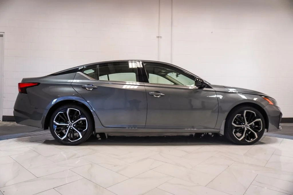 Used 2025 Gray Nissan 2.5 SR image 36