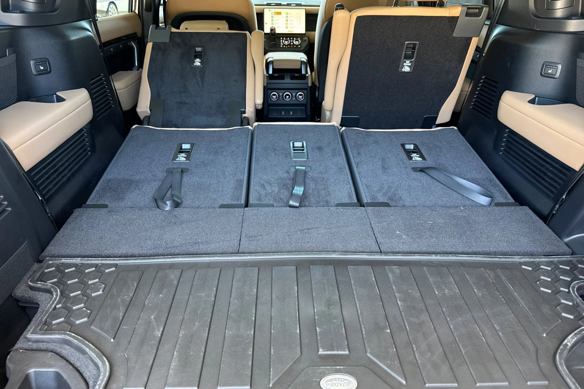 New 2026 Carpathian Grey Land Rover X-Dynamic SE image 18