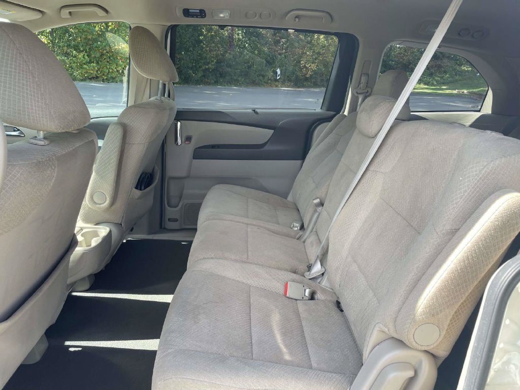Used 2016 White Honda SE image 13