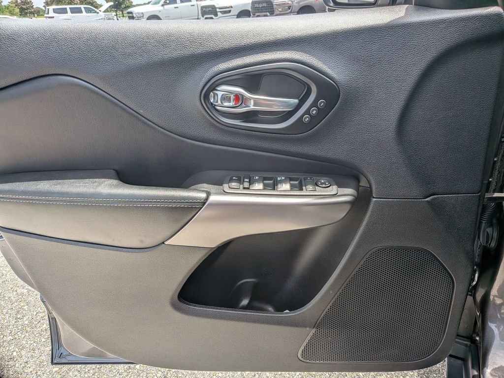 Used 2022 Gray Jeep Limited image 32