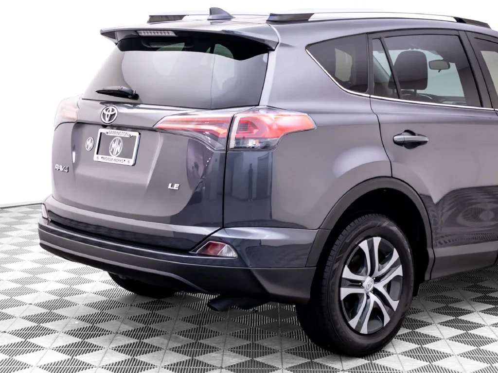 Used 2018 Gray Toyota LE image 33
